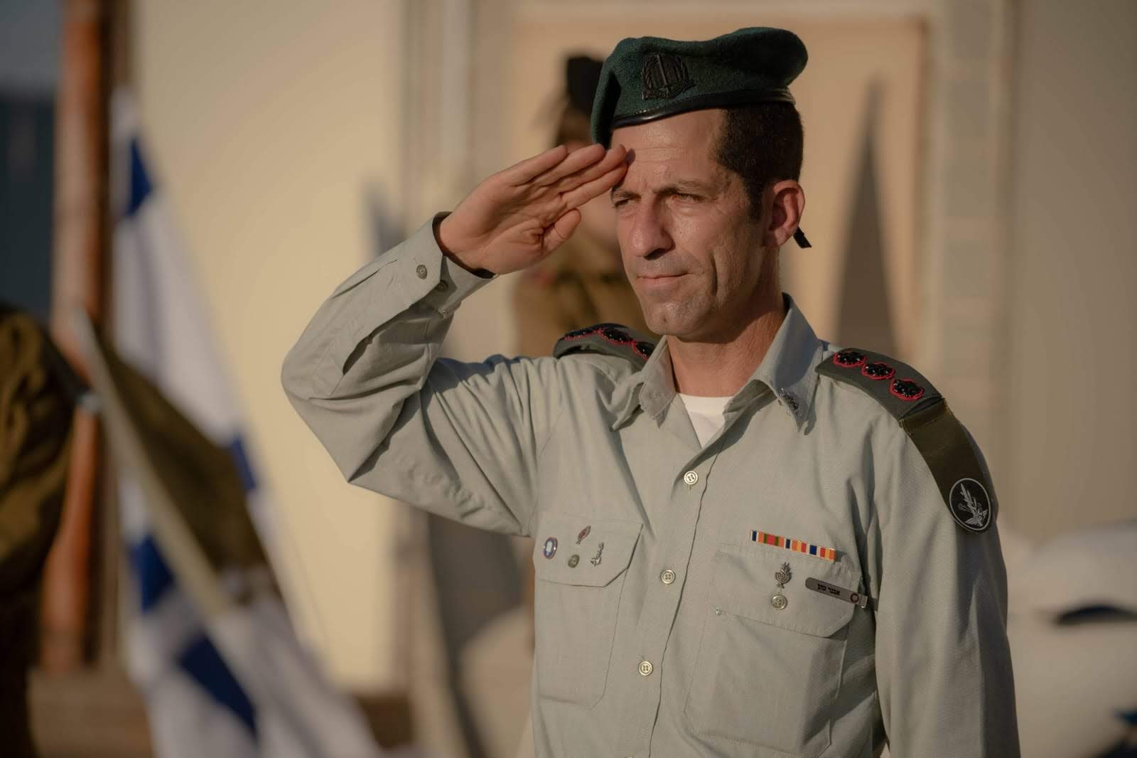 לגב הספר